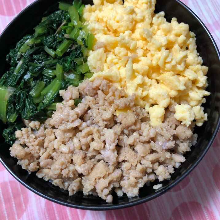 ⭐️超簡単❣️定番の鶏そぼろ三色丼⭐️